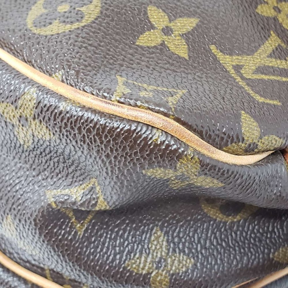 Auth Louis Vuitton Monogram Saumur 30 Crossbody - Picture 11 of 16